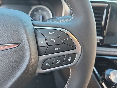 New 2026 Chrysler Pacifica Select image 20