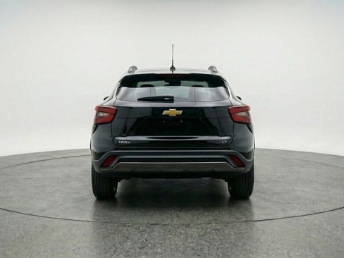 Used 2025 Chevrolet Trax LT w/ LT Convenience Package FWD image 7