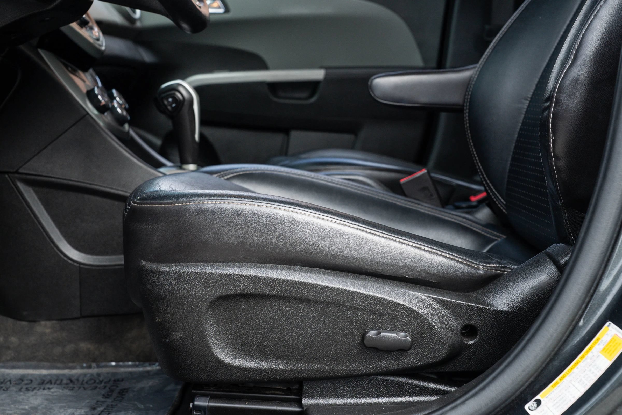 Used 2019 Chevrolet Sonic Premier FWD image 25
