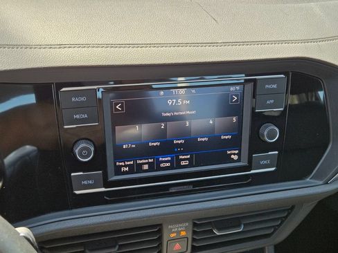 Used 2024 Volkswagen Jetta SE FWD image 25