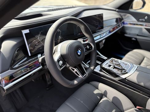 Used 2025 BMW 760i xDrive image 16