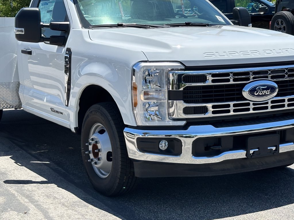 New 2025 Ford F350 XL w/ XL Chrome Package RWD image 9
