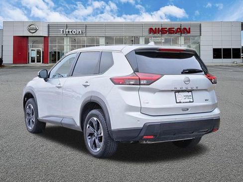 Certified 2024 Nissan Rogue SV FWD image 6