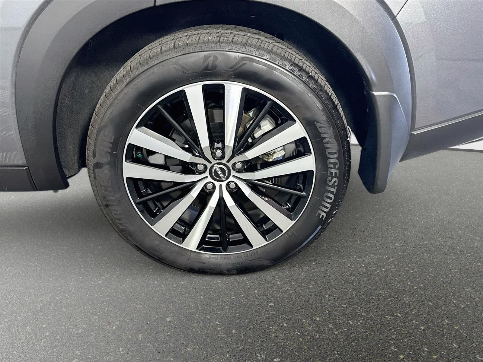 Certified 2025 Nissan Pathfinder Platinum w/ Cargo Package FWD image 32