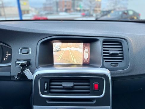 Used 2018 Volvo V60 T5 Cross Country w/ Convenience Package image 15
