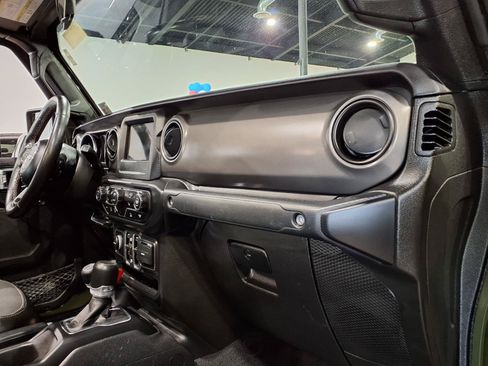 Used 2023 Jeep Gladiator Sport AWD/4WD image 25