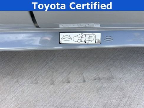 Used 2024 Toyota Sienna XLE Woodland Edition image 3