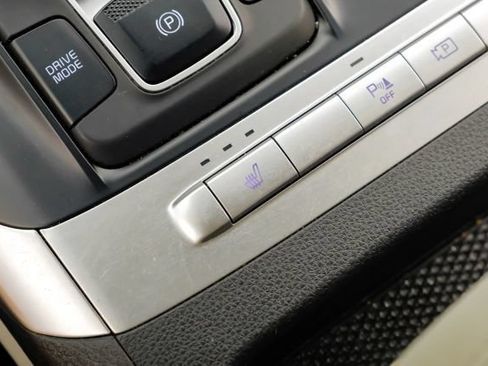 Used 2023 Kia Carnival LX FWD image 31