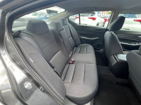 Used 2025 Nissan Altima 2.5 SV FWD image 38