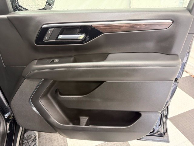 Used 2025 Chevrolet Suburban Z71 AWD/4WD image 26