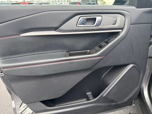 Used 2025 Ford Explorer ST-Line w/ ST-Line Street Pack AWD/4WD image 12