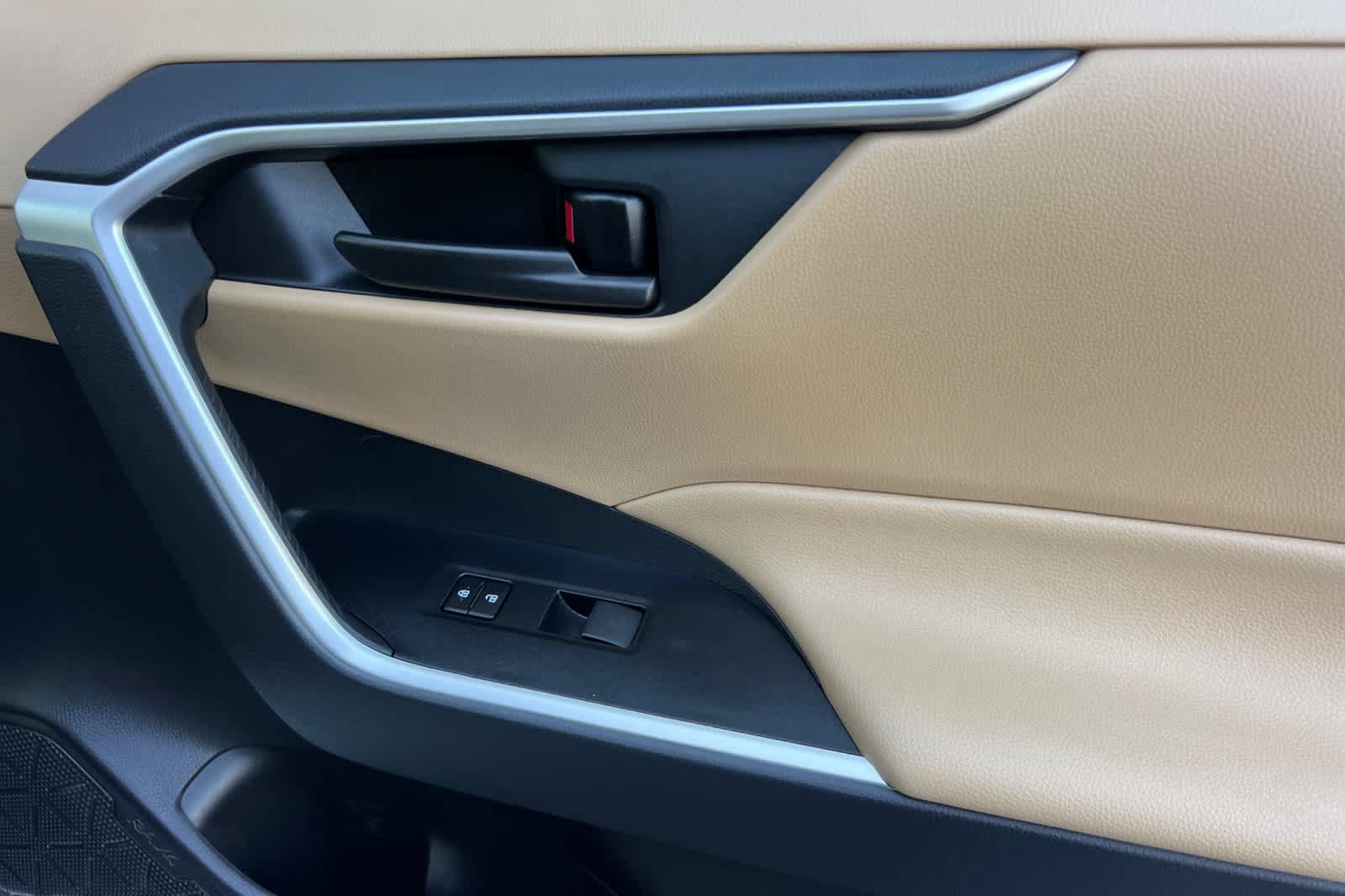 Certified 2021 Toyota RAV4 LE FWD image 18