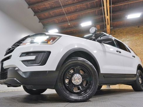 Used 2017 Ford Explorer 4WD Police Interceptor image 3