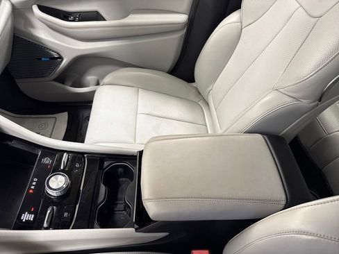 Used 2022 Jeep Grand Cherokee Overland w/ Luxury Tech Group IV image 36