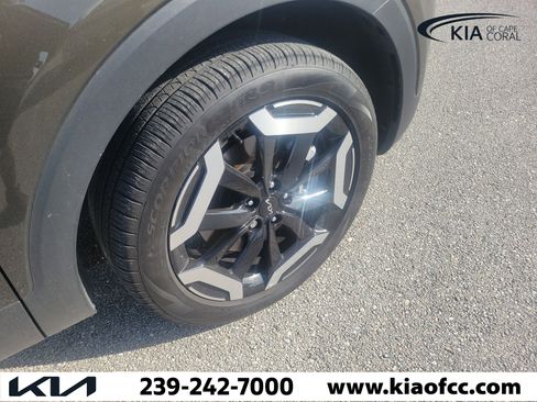 Used 2025 Kia Telluride EX FWD image 7