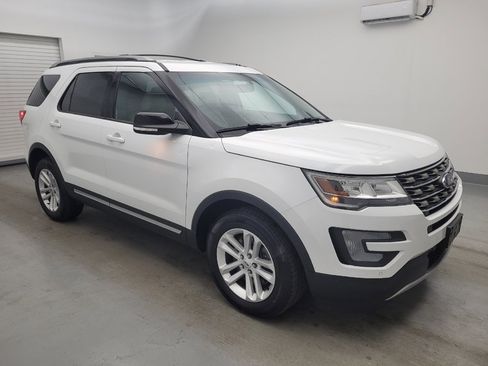 Used 2016 Ford Explorer XLT w/ Equipment Group 202A FWD image 11