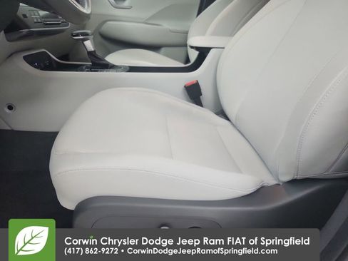 Used 2025 Hyundai Kona SEL image 19