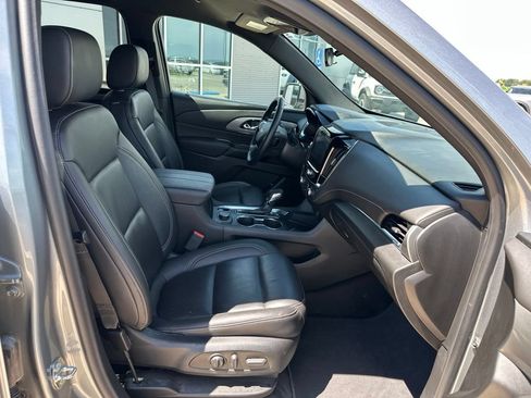Used 2023 Chevrolet Traverse LT FWD image 30