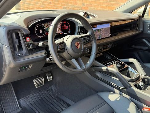 Certified 2025 Porsche Cayenne GTS image 4