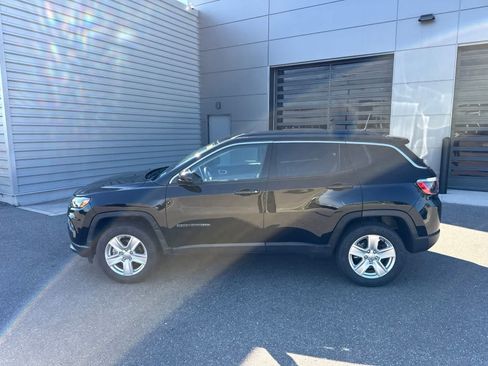 Used 2022 Jeep Compass Latitude w/ Convenience Group AWD/4WD image 2