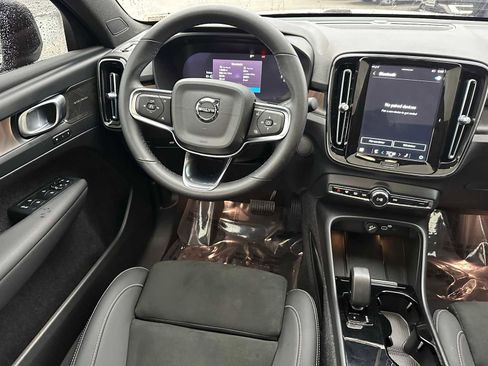 Certified 2023 Volvo C40 P8 Recharge Ultimate image 17