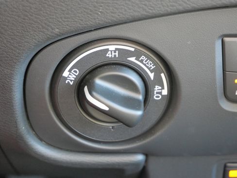 Used 2024 Nissan Frontier PRO-4X w/ Pro Convenience Package image 28