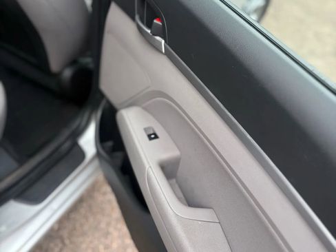 Used 2019 Hyundai Elantra SEL image 22