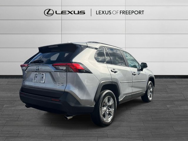 Used 2022 Toyota RAV4 XLE AWD/4WD image 4