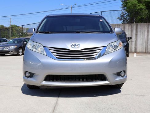 Used 2015 Toyota Sienna XLE FWD image 10
