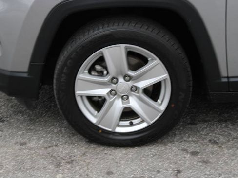 Used 2022 Jeep Compass Latitude FWD image 21