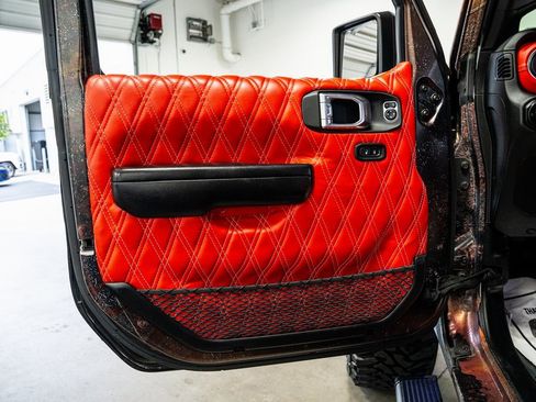 Used 2021 Jeep Gladiator Sport image 32