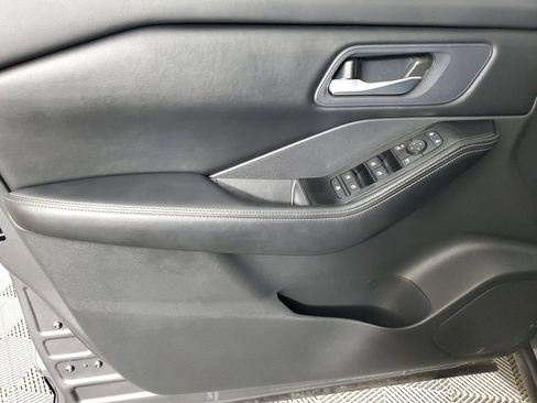 Used 2024 Nissan Rogue SV AWD/4WD image 18