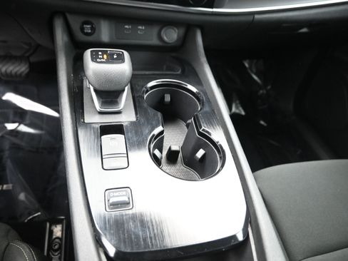 Used 2024 Nissan Rogue S image 19