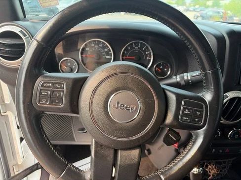 Used 2017 Jeep Wrangler Unlimited Sahara w/ Max Tow Package AWD/4WD image 15