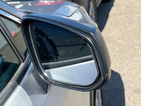 Used 2022 Toyota RAV4 LE AWD/4WD image 16