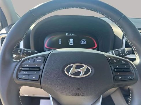 Used 2025 Hyundai Venue SEL FWD image 13