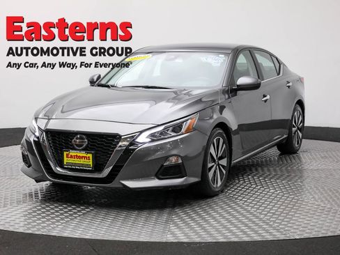 Used 2022 Nissan Altima 2.5 SV image 1
