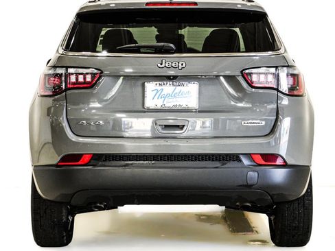 Used 2024 Jeep Compass Latitude AWD/4WD image 7