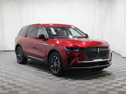 Used 2025 Lincoln Nautilus Premier AWD/4WD image 1