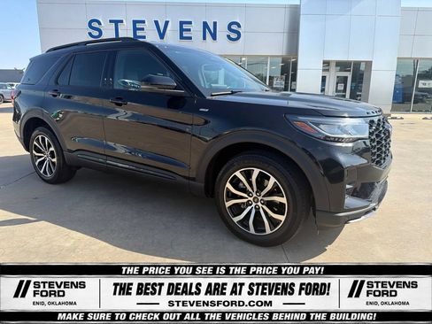 Used 2025 Ford Explorer ST-Line AWD/4WD image 3