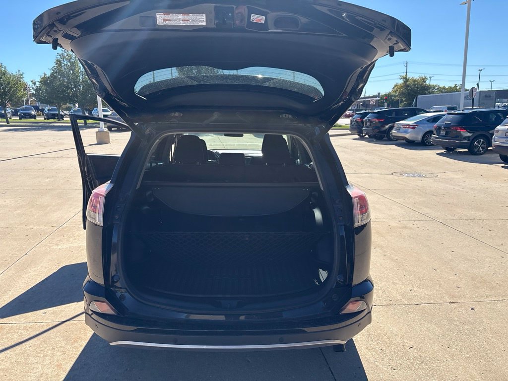 Used 2018 Toyota RAV4 XLE AWD/4WD image 25