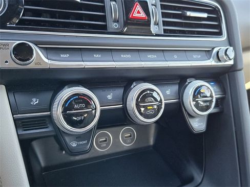 Used 2023 Genesis G70 2.0T image 19