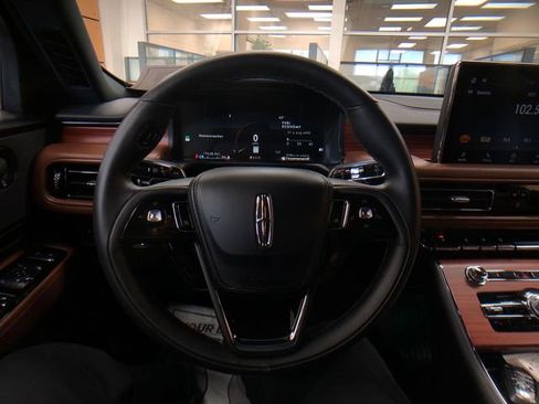 Used 2024 Lincoln Aviator Reserve RWD image 12