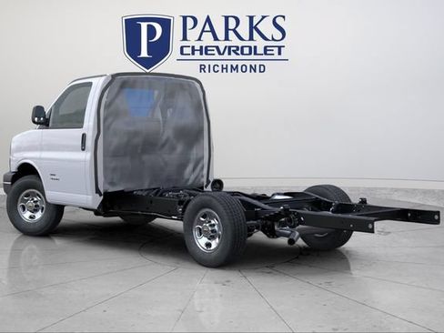 New 2025 Chevrolet Express 3500 w/ Power Convenience Package RWD image 4
