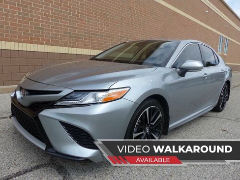 Used 2019 Toyota Camry XSE FWD image 2