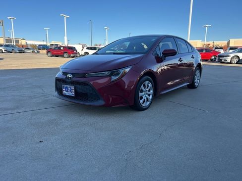 Used 2022 Toyota Corolla LE image 1