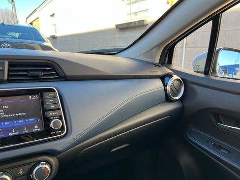 Used 2025 Nissan Versa SV image 33