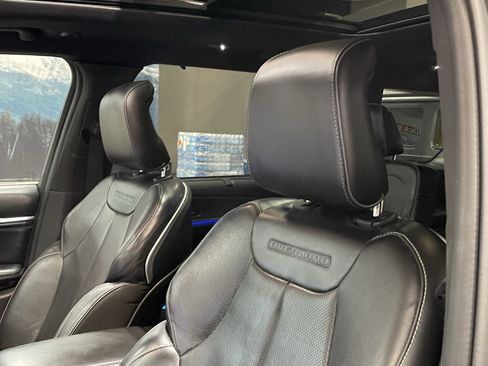 Used 2021 Jeep Grand Cherokee L Overland w/ Luxury Tech Group IV AWD/4WD image 21