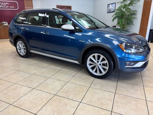 Used 2017 Volkswagen Golf Alltrack SE AWD/4WD image 1