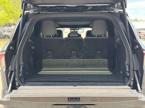 New 2026 Lincoln Navigator Reserve AWD/4WD image 19